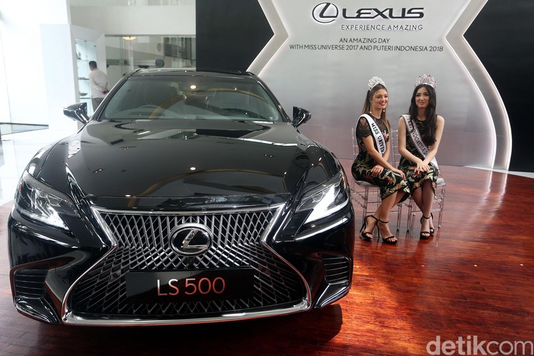 Produsen premium asal Jepang, Lexus, tidak punya mobil di segmen MPV. Meski di Indonesia pasar MPV sedang naik daun, Lexus tetap tidak tertarik menghadirkannya. Foto: Rengga Sancaya Produsen premium asal Jepang, Lexus, tidak punya mobil di segmen MPV. Meski di Indonesia pasar MPV sedang naik daun, Lexus tetap tidak tertarik menghadirkannya. Foto: Rengga Sancaya