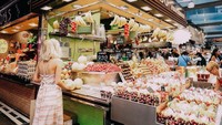 Mendapatkan mendali emas sebagai Worlds Finest Fresh Markets, La Boqueria merupakan pasar yang paling ramai di kunjungi di kota Barcelona, Spanyol. Foto: Aspyn Ovard