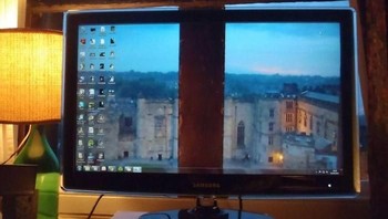 Wallpaper desktop yang seolah menyatu dengan lingkungan nyata. Foto: Boredpanda