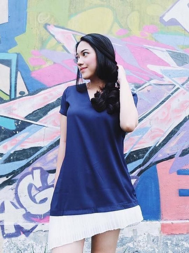 Nabila ternyata mempunyai dua kakak perempuan yang nggak kalah cantik yaitu: Dindra Nashriyah Putri dan Genny Ardintya Putri.Foto: Instagram