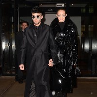 Mengenakan busana serba hitam bergaya futuristik. Zayn Malik dan Gigi Hadid tampil ala Neo dan Thrinity dari film The Matrix. (Foto: Instagram)