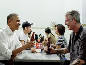 Meja Tempat Obama dan Bourdain Makan di Hanoi Kini Diabadikan