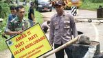 Penampakan Horor Lubang Besar Menganga di Tengah Jalan Wonosobo