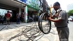 Kabel Semrawut di Jalan Margonda Depok Ditertibkan
