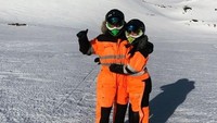 Pemain Real Madrid itu mengajak sang kekasih untuk bermain snowmobile. (Dok. Instagram/georginagio)