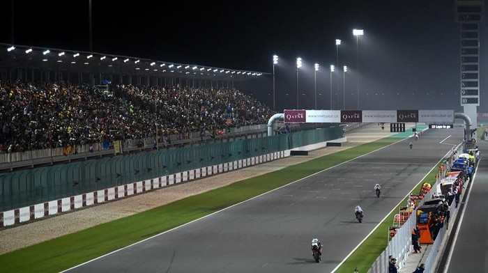 DOHA, QATAR - MARCH 26:  General view of action during the MotoGP of Qatar at Losail International Circuit on March 26, 2017 in Doha, Qatar.  (Photo by Tom Dulat/Getty Images for QTA/LCSC)