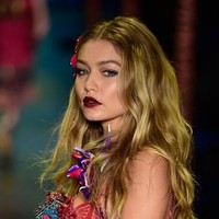 Lama kelamaan Gigi Hadid menjelma menjadi model yang diperhitungkan. Foto: Getty Images