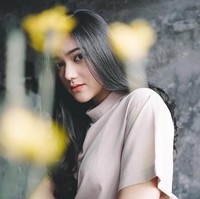 Selebgram kelahiran tahun 1996 ini baru saja lulus dari SBM (Sekolah Bisnis dan Manajemen) ITB, Bandung. Foto: Instagram