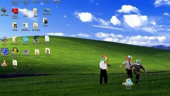 Walppaper Microsoft yang ikonik dihiasi dengan orang-orang berlari.  Foto: Boredpanda