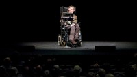Stephen Hawking mengapresiasi penampilan Eddie Redmayne dalam film. Kini Hawking telah meninggal dunia di usia 76 tahun. Foto: Reuters