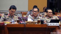 Kapolri Jenderal Tito Karnavian memaparkan permasalahan atau kendala di Pilgub Papua 2018 saat rapat kerja dengan Komisi III DPR. Tito menyebut, salah satu masalah Pilgub Papua adalah perekaman e-KTP.