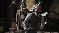 Jude Law didapuk memerankan Dumbledore muda. Foto: (imdb)