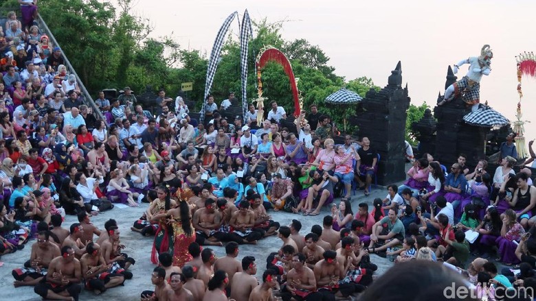 Foto: Tari Kecak di Uluwatu (Bonauli/detikTravel) Foto: Tari Kecak di Uluwatu (Bonauli/detikTravel)