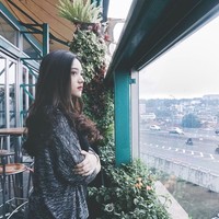 Ia cukup terkenal di Instagram karena sering mengendorse baju dan produk kecantikan. Begitu terkenalnya, dia pun diundang menjadi bintang tamu talkshow yang dipandu Sule di sebuah stasiun televisi. Foto: Instagram