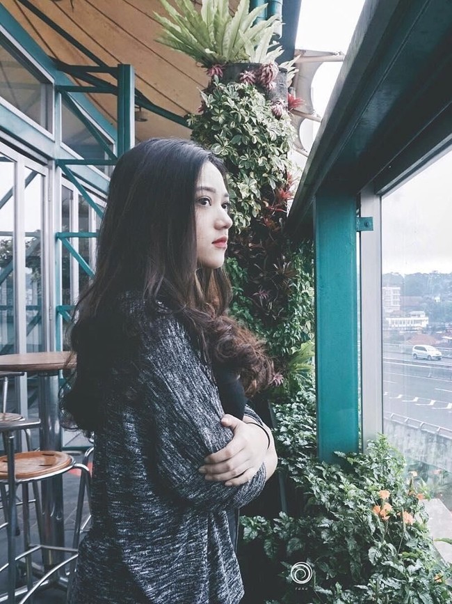 Ia cukup terkenal di Instagram karena sering mengendorse baju dan produk kecantikan. Begitu terkenalnya, dia pun diundang menjadi bintang tamu talkshow yang dipandu Sule di sebuah stasiun televisi. Foto: Instagram