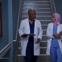 Bedanya, peran dr. Dahlia Qodri kali ini begitu mencolok karena menyampaikan pesan kedamaian melalui adegan lepas hijab itu. Ditanya alasan mengapa ia melepas jilbab, ia menjawab, Its a symbol of my faith. And my faith is about service and compassion. Foto: Ist.