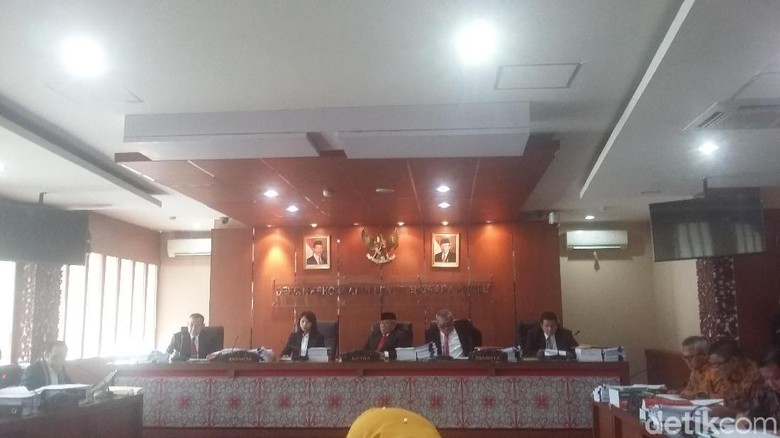 Ketua KPU-Bawaslu Hadiri Sidang Dugaan Pelanggaran Etik di DKPP Ketua KPU-Bawaslu Hadiri Sidang Dugaan Pelanggaran Etik di DKPP