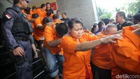 Lokasi judi berada di Jalan Dwiwarna Dalam 8 No 18, Kartini, Sawah Besar, Kota Jakarta Pusat. Lokasi judi terdapat di sebuah rumah di gang sempit.