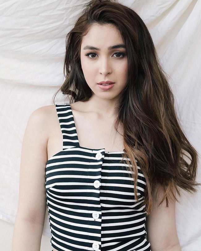 Julia pun populer di media sosial dan memiliki jumlah pengikut 4,8 juta lebih di Instagram. Foto: Instagram