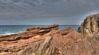 Kembali ke tahun 1788, ilmuwan James Hutton, mengelilingi Siccar Point dan menyadari perbedaan garis pada batu membuktikan adanya waktu pembentukannya jutaan lalu (John Van Hoesen/BBC Travel)