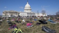 Total ada 7 ribu sepatu dengan berbagai model yang diletakkan. (Foto: AFP PHOTO / SAUL LOEB)