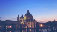Romantis dan elegan, itulah kata yang pas untuk Kota Venice. Mish pun mengabadikan keindahan kota tersebut ketika liburan ke Italia. (Michellephan/Instagram)