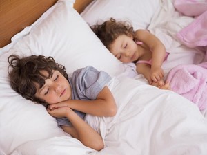 Aturan Tidur Malam dan Siang yang Dianjurkan untuk Balita
