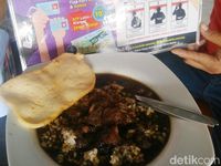 Warung Ini Beri Diskon 10% Kalau Anda Makan dengan Teman Beda Agama 