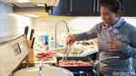 Ketika Menteri Susi Asik Membuat Steak dan Fettucini