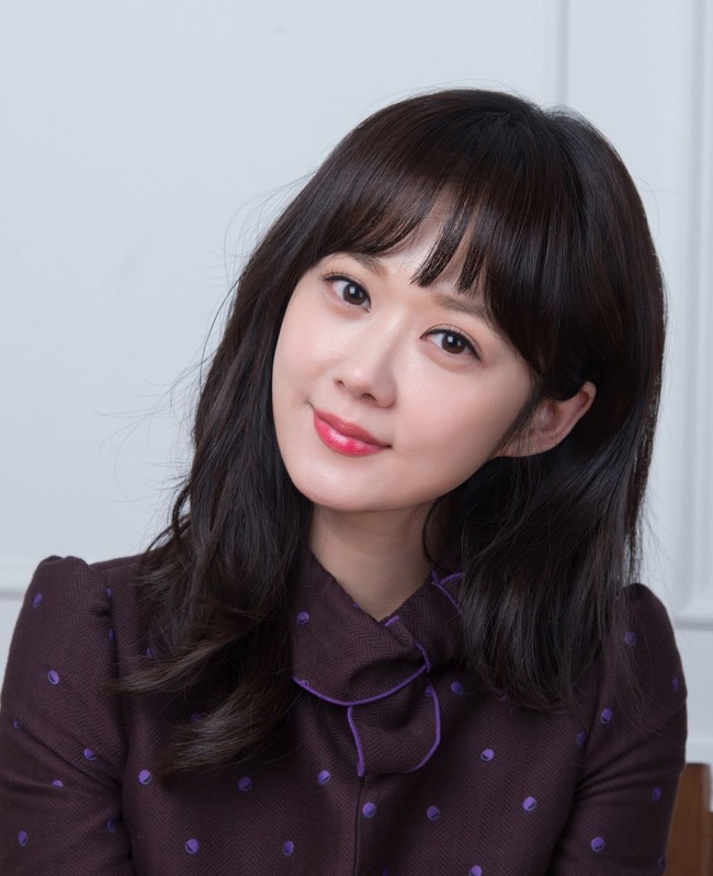 Wajah penyanyi dan aktris Jang Na Ra yang manis dan imut seperti anak-anak ini telah membantunya mendapatkan banyak peran di industri perfilman. Ia pun sukses menjadi pemeran utama dalam berbagai drama Korea seperti Baby Faced Beauty, Hello Monster, dan Go Back Couple. Bentuk hidung yang dimiliki Jang Na Ra disebut memberikannya sebagai karakter yang kuat. Foto: Istimewa