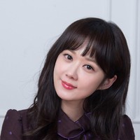 Wajah penyanyi dan aktris Jang Na Ra yang manis dan imut seperti anak-anak ini telah membantunya mendapatkan banyak peran di industri perfilman. Ia pun sukses menjadi pemeran utama dalam berbagai drama Korea seperti Baby Faced Beauty, Hello Monster, dan Go Back Couple. Bentuk hidung yang dimiliki Jang Na Ra disebut memberikannya sebagai karakter yang kuat. Foto: Istimewa
