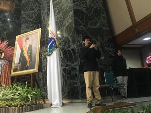 Anies Minta Kartu Nama Pemprov DKI Disertai Huruf Braille