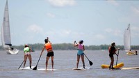 Bahkan, banyak operator tur di Rosario yang menawarkan paket wisata main kayak (@rosarioturismo/Facebook)