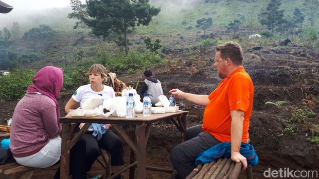 Menikmati Kopi Khas Gunung Arjuno/