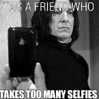 Ekspresi kamu saat lihat kelakuan teman yang doyan banget foto selfie di mana-mana. Foto: Istimewa