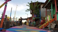 Ketua Lembaga Musyawarah Kelurahan Kamal Muara, Casdin, berharap kampung nelayan ini tidak lagi kumuh. Ke depan dia juga berencana membangun perekonomian masyarakat karena dermaga ini merupakan tempat transit turis yang berkunjung ke Kepuauan Seribu.   