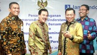 Perusahaan Umum (Perum) Jaminan Kredit Indonesia menandatangani Nota Kesepahaman Bersama (Memorandum Of Understanding) dengan PT. Asuransi Kredit Indonesia (persero) untuk bersinergi memajukan UMKMK dan perekonomian nasional melalui Penjaminan bersama bagi Usaha Mikro, Kecil, Menengah dan Koperasi (UMKM-K). Foto: dok. Askrindo