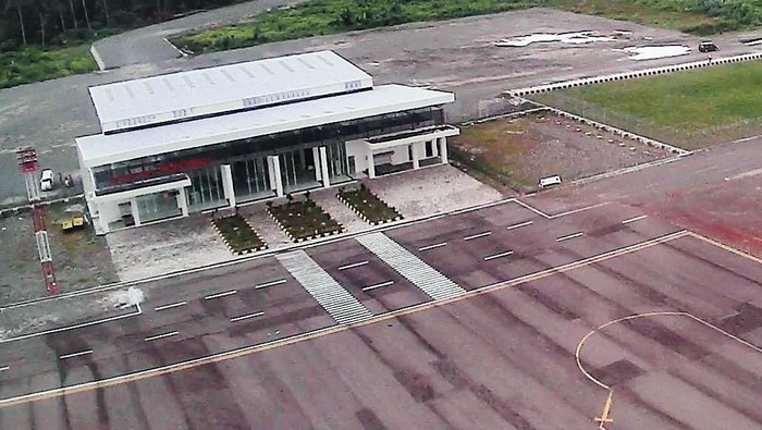 Bandara Morowali di Sulawesi Tengah sudah berdiri dan beroperasi setelah dikebut pembangunannya selama 3 tahun. Kini tinggal menunggu Presiden Joko Widodo meresmikan bandara itu.