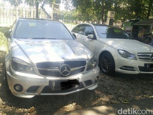 Hobi Mobil Mewah Anak Sekolah, Mercy Sudah Biasa