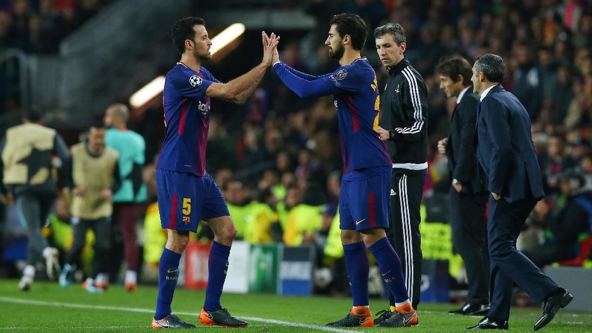 Sergio Busquets mengalami cedera saat Barcelona menang atas Chelsea (Foto: Albert Gea/Reuters)