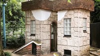 Toilet seperti benteng. Nakamura mulai mengunggah foto toilet tahun lalu, tepatnya bulan Januari 2017 (toilets_a_go_go/Instagram)