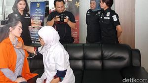 Ekspresi Jennifer Dunn Saat Cek Kesehatan Sebelum ke Kejaksaan