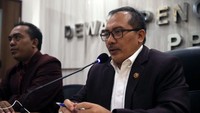 Lebih lanjut Harif menjelaskan bahwa pihaknya memiliki beberapa solusi dalam tercapainya harapan pemerintah dalam program Germas. Diantaranya, mendorong dimudahkannya ijin praktik mandiri dan perawat bisa dimanfaatkan sebagai agen pembangunan di tingkat desa dengan mengadakan Perawat Desa.