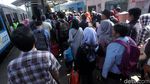 Mengintip Kepadatan Stasiun Tanah Abang