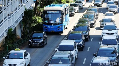 Foto: Kini Jalur TransJakarta Tak Steril Lagi