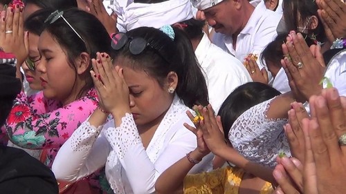Puluhan umat Hindu mengikuti Upacara Melasti