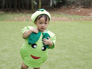 Makin Besar, Putra Tya Ariestya Ini Makin Menggemaskan