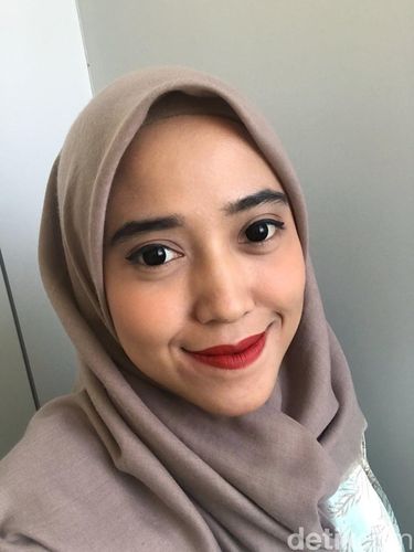 Review Lipstik Merah Fenty Beauty Rihanna di 5 Warna Kulit Wanita Indonesia