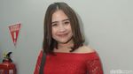 Gaya Simple Prilly Latuconsina