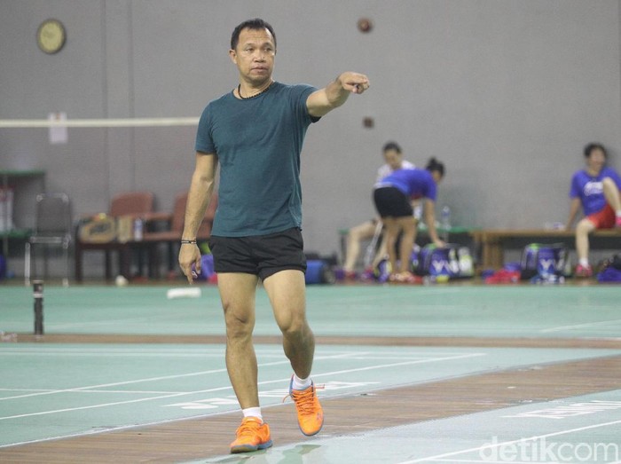 Melihat Lebih Dekat Latihan Owi - Butet

Pasangan ganda campuran bulutangkis Indonesia Liliana Natsir -  Tontowi Ahmad melakukan latihan untuk menghadapi Aiang Games 2018 yang akan berlangsung di Jakarta, Jumat (23/2/2018). Grandyos Zafna/detikcom